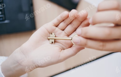 Preview: handing over the key to the client sale of the apartment conclusion of the contract