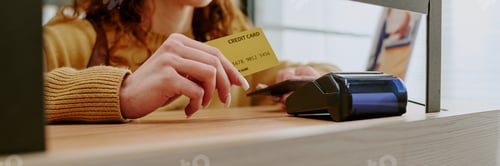 Preview: Using Credit Card at Payment Terminal in Retail Store