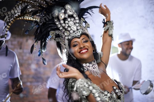Preview: Glamourous dancing queen. A female dancer in Rio.