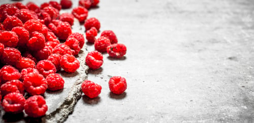 Vista previa: Fresh raspberry on table .