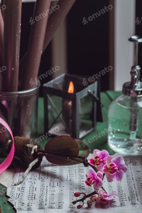 Preview: Composition of hyacinths and daffodils in vintage style for valentine's day - spring flowers