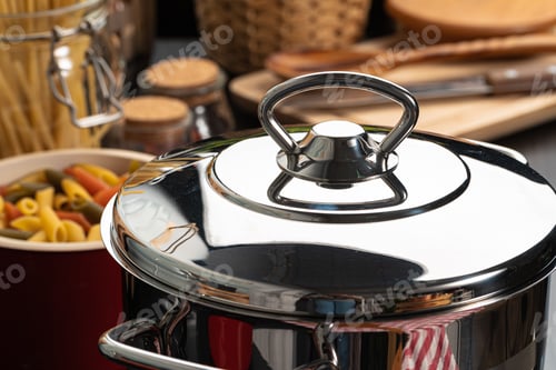 Preview: Cooking pasta at home in a pot close up
