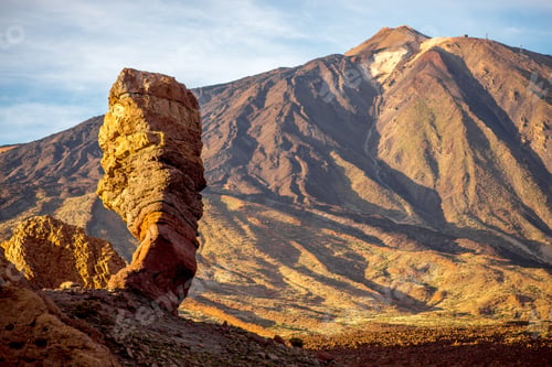 Preview: Rocky desert landscape