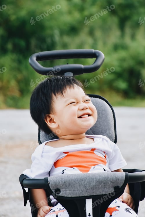 Preview: Asian boy in the park