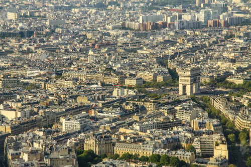 Preview: The arc de triomphe in Paris France