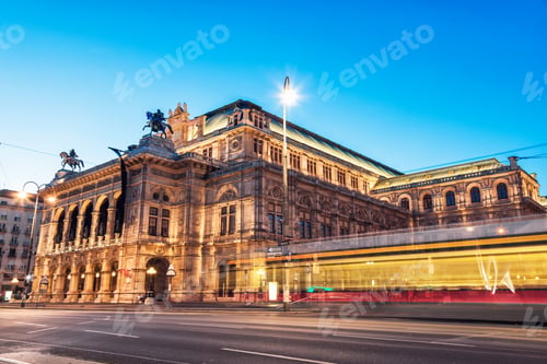 Preview: State Opera in Vienna Austria at night