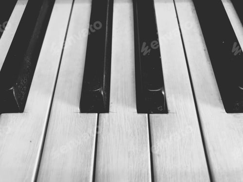 Preview: Old piano