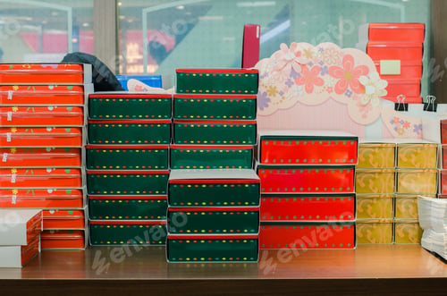 Preview: Christmas time at the shops.
