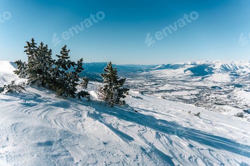 Preview: Views of the Cambre d'Aze mountain during a Ski touring activity