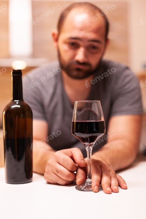 Preview: Glass of wine in focus