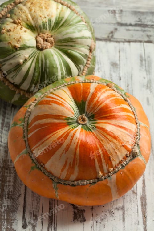 Preview: Fresh orange and green Turban squash