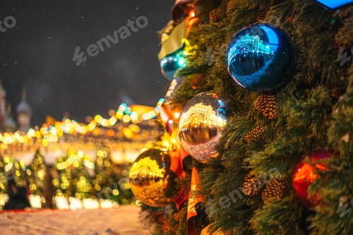 Preview: Christmas decoration and Christmas lights (bokeh) in Moscow, holiday season