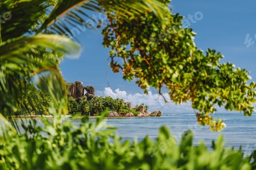 Preview: Seychelles famous Anse Source d'Argent beach with well-known granite boulder rocks at La Digue