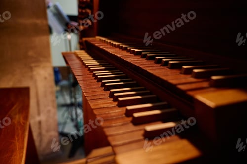 Preview: Church concert featuring an organ performance in an intimate setting