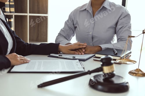 Preview: Lawyer is counseling the client in his counsel and will not escape the lawsuit.