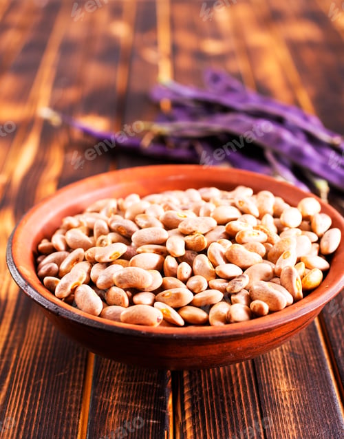 Preview: White beans in wooden bowl