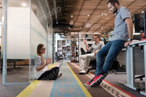 Preview: everyday team meeting and brainstorming