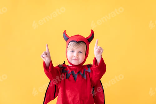 Preview: Happy child dressed Halloween costume