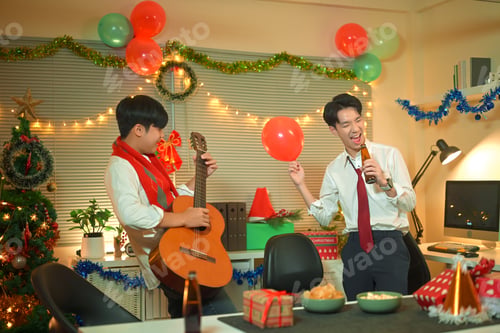 Preview: Portrait, staff and business people with celebration, Christmas party