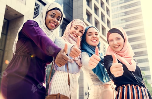 Preview: Group of islamic women gesturing thumps up