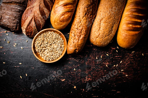Preview: A variety of delicious bread on the table.