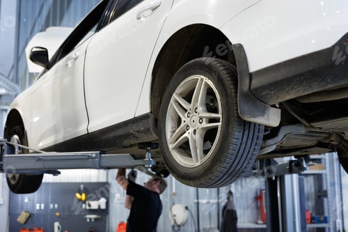 Preview: Repair of cars, chassis, automatic transmission and engine in an auto repair shop or garage.
