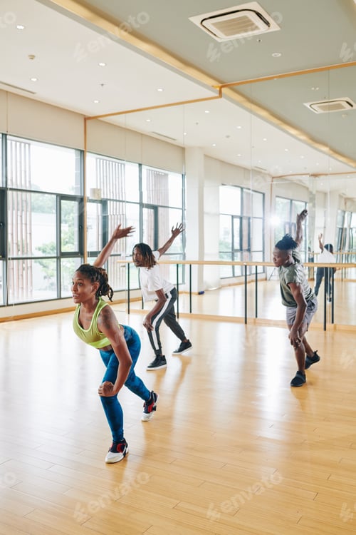 Preview: Dancers repeating after trainer