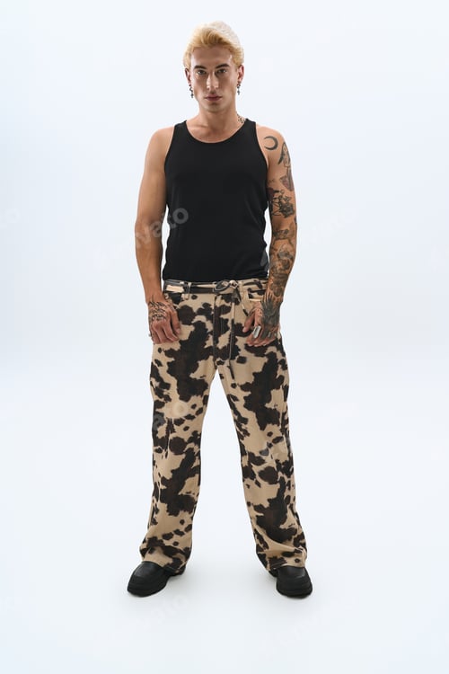 Preview: Handsome young man showing off a bold fashion style in a minimalistic studio setting