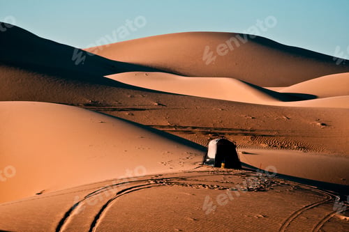 Preview: Camping in the desert in a tent. Huge sand dunes of Liwa desert in Abu Dhabi, UAE.