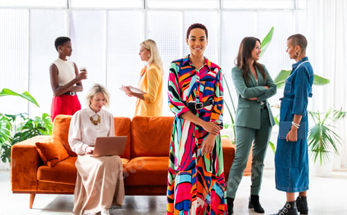 Preview: Group of businesswomen meeting in the office
