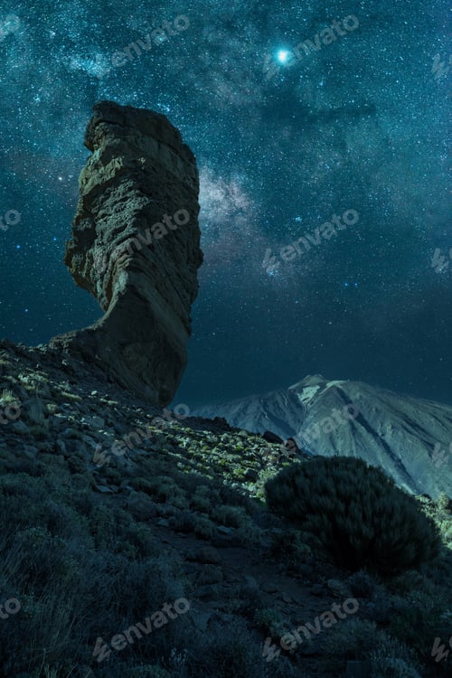 Preview: Milky way on the Roque Cinchado next to Teide in the natural park of Tenerife