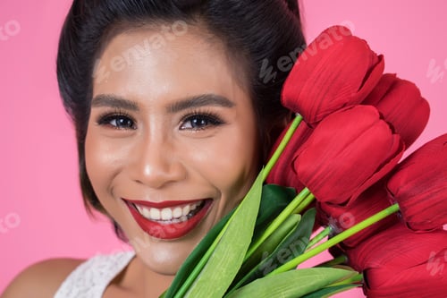 Preview: Portrait of Beautiful woman with bouquet of red tulip flowers