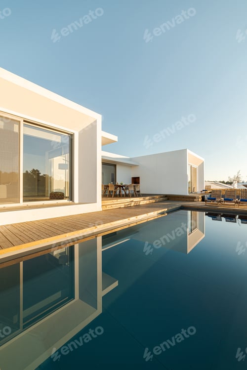 Preview: Modern villa with pool and deck