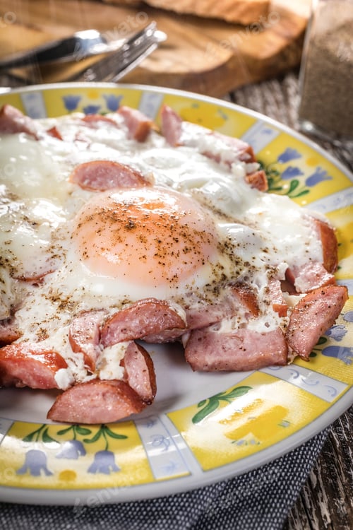 Preview: Fried eggs with sausage.