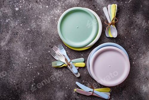 Preview: Colorful plastic dishes for summer picnic