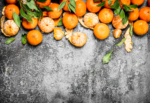 Preview: Fresh tangerines with leaves.