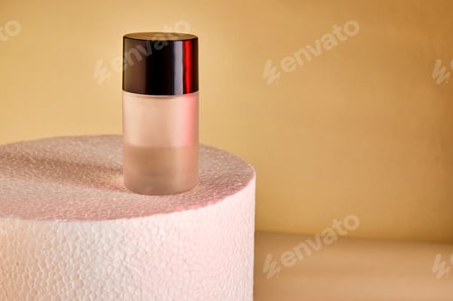 Preview: Harvesting perfume bottles without labels on a white podium
