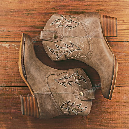 Preview: Retro cowboy boots on wooden background