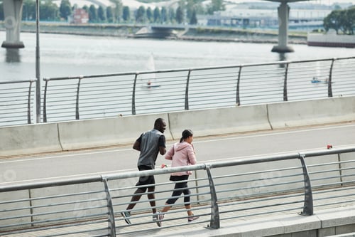 Preview: Couple running in the city