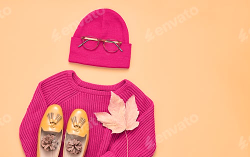 Preview: Fall fashion glamor accessories minimal. Autumn hipster woman clothes outfit falling on pastel backg