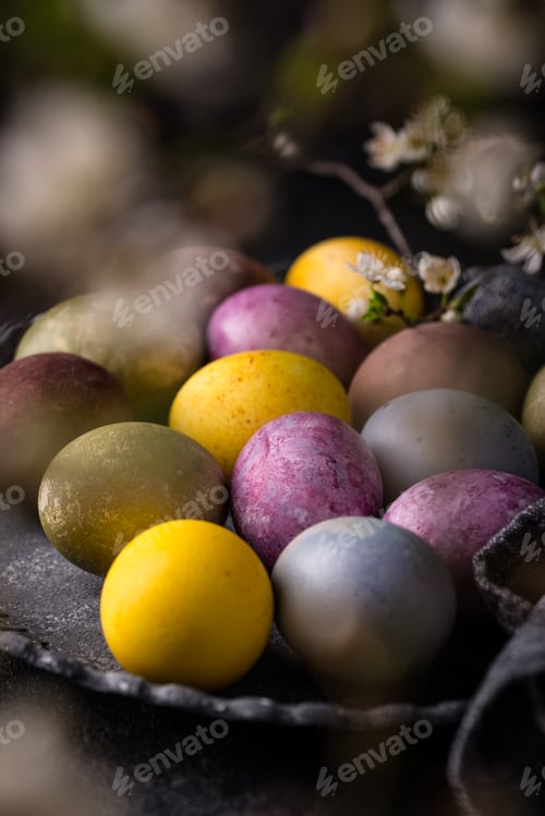 Preview: Easter eggs painted with natural dye