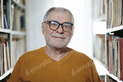 Preview: Cultivated Mind Front View Portrait of Elderly Man in Library