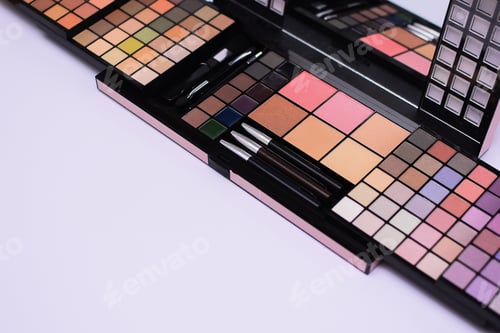 Preview: Eyeshadow palette on white background. eye shadows cosmetics product.