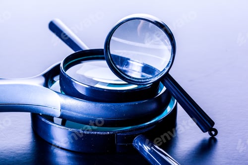 Preview: Closeup of magnifying glass on dark surface
