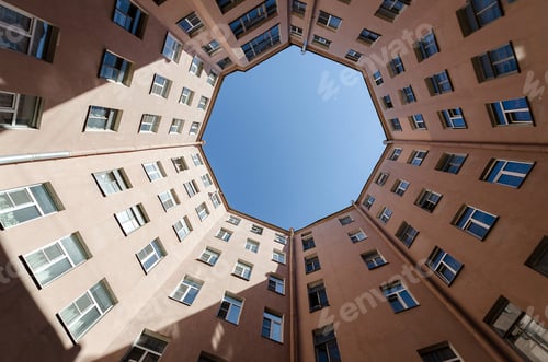 Preview: Octagon shape house courtyard