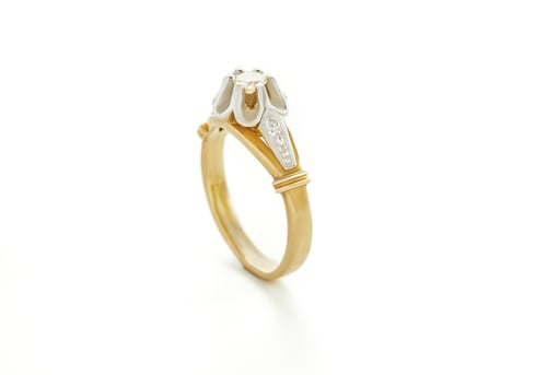 Preview: Ring in yellow and white gold with diamonds on white background