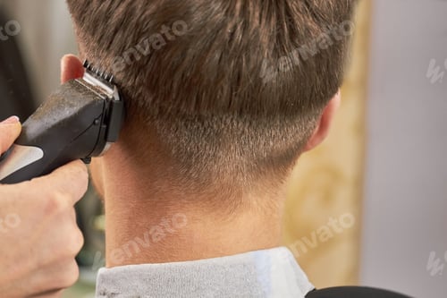 Preview: Hand using a hair clipper