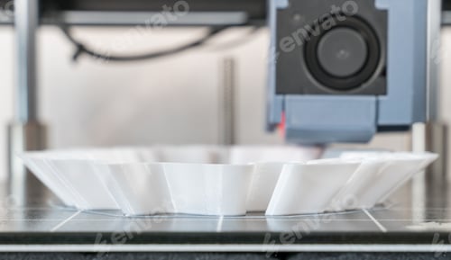 Preview: Printing original products on a 3D printer closeup. Designer white vase, printed on a 3D-printer.