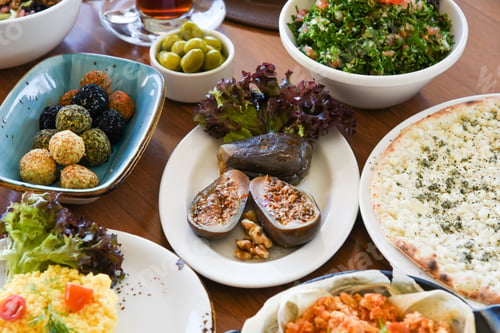 Preview: Luxury Arabian Breakfast - Labaneh Balls with Makdous 2