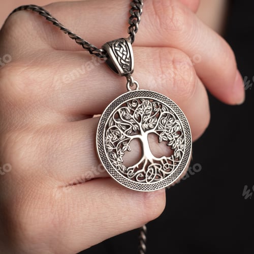 Preview: A beautiful tree of life necklace symbolizing growth